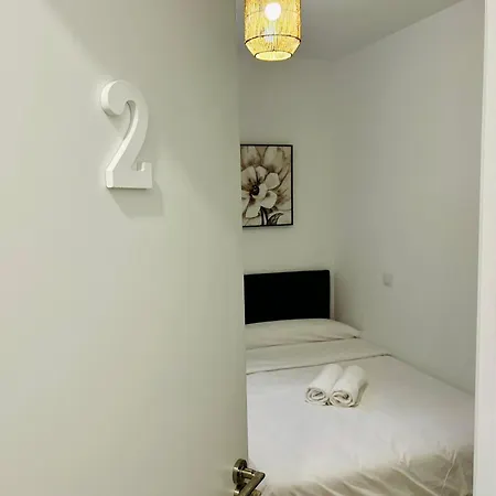 Rooms Chima Madrid Exterior photo